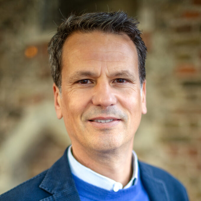 Marco N. Faes — Corporate Affairs & Public Policy adviser, Henson's Consulting